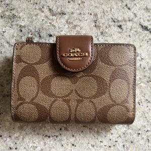 NWOT Coach Tan and Brown Signature Wallet
